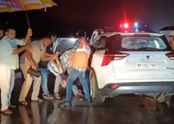 भीषण सड़क हादसा: XUV और ट्रक की जोरदार टक्कर से 5 की मौके पर मौत, एक की हालत गंभीर