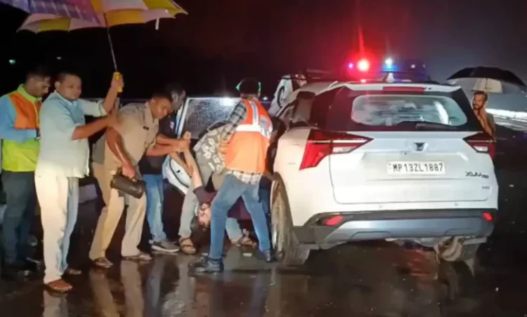 भीषण सड़क हादसा: XUV और ट्रक की जोरदार टक्कर से 5 की मौके पर मौत, एक की हालत गंभीर