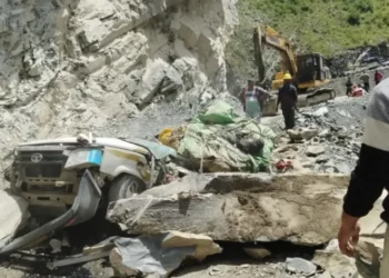 बड़ा हादसा; टाटा सूमो पर पहाड़ से गिरे पत्थर, 13 लोगों की दबकर मौत, 2 घायल