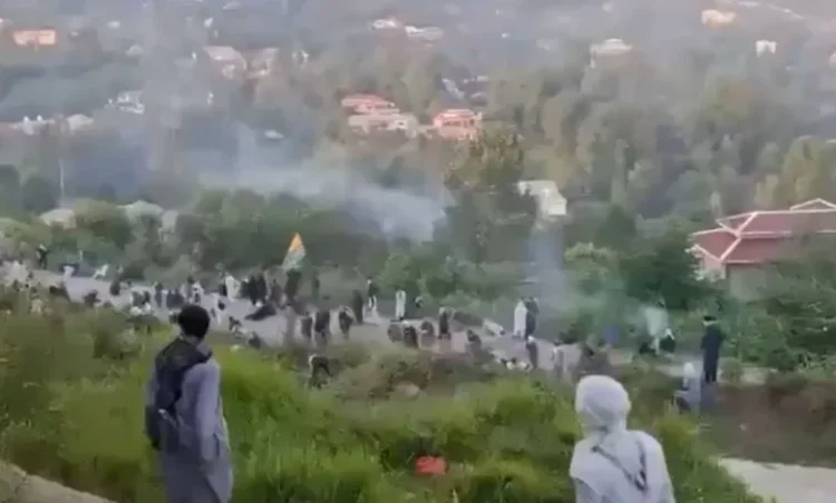 प्रदर्शनकारियों पर बर्बरता, सेना की फायरिंग में 19 लोगों की मौत, इंटरनेट-बिजली ठप