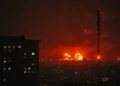 अमेरिका ने ईरान पर फिर हमला किया, 90 ठिकानों पर की Airstrike, ईरान का कुवैत और बहरीन पर जवाबी हमला