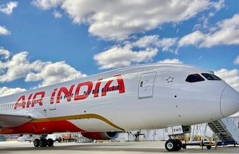 एयरपोर्ट पर चेकिंग के दौरान चली गोली, महिला कर्मचारी समेत दो लोग घायल