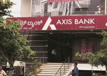 28 अगस्त से Axis Bank क्रेडिट कार्ड के नियमों में होगा बड़ा बदलाब, ग्राहकों को पड़ेगा सीधा असर