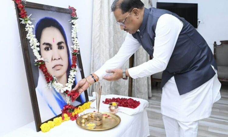 मुख्यमंत्री साय ने छत्तीसगढ़ की प्रथम महिला सांसद और समाज सेविका मिनीमाता जी की पुण्यतिथि पर किया नमन