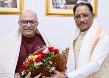 मुख्यमंत्री विष्णुदेव साय से निर्माता-निर्देशक डॉ. चंद्रप्रकाश द्विवेदी ने की सौजन्य मुलाकात