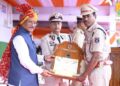 मुख्यमंत्री विष्णु देव साय के करकमलों से उत्कृष्ट सेवा के लिए सम्मानित हुए पुलिस एवं नगर सेना के अधिकारी-कर्मचारी