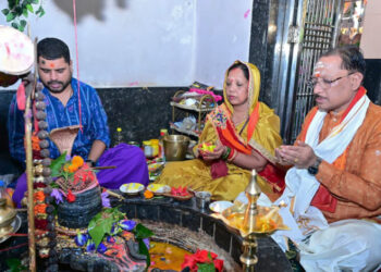 मुख्यमंत्री विष्णुदेव साय ने सावन सोमवार और नागपंचमी पर श्री फलेश्वरनाथ महादेव की पूजा-अर्चना की