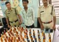 ऑपरेशन आघात : घरघोड़ा पुलिस की बड़ी कार्रवाई, 69 पाव अंग्रेजी शराब के साथ तस्कर गिरफ्तार