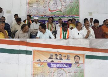 जलकर व संपत्तिकर विसंगतियों के विरोध में कांग्रेस ने किया प्रेसवार्ता और आयुक्त को सौंपा ज्ञापन