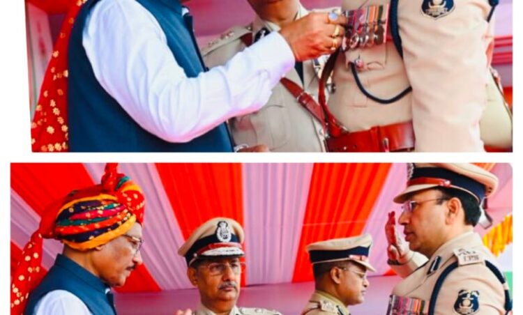 राष्ट्रपति पुलिस पदक से सम्मानित हुए एसएसपी शशि मोहन सिंह, मुख्यमंत्री विष्णुदेव साय ने किया सम्मानित