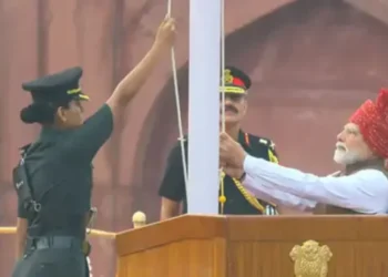 80वें स्वतंत्रता दिवस पर लाल किले से PM मोदी ने फहराया तिरंगा, पहली बार गूंजा ‘वंदे मातरम्’