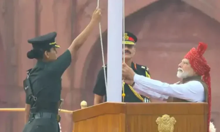 80वें स्वतंत्रता दिवस पर लाल किले से PM मोदी ने फहराया तिरंगा, पहली बार गूंजा ‘वंदे मातरम्’