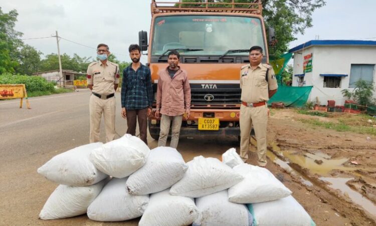 छत्तीसगढ़ पुलिस की बड़ी कार्रवाई; ट्रक के टायर में मिला 70 लाख से ज्यादा का गांजा, दो तस्कर गिरफ्तार