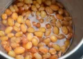सुबह खाली पेट भीगी हुई किशमिश खाने से शरीर को मिलते हैं 5 बड़े फायदे