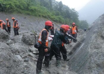 नेपाल में भीषण बाढ़ का कहर, 6 हाइड्रो प्रोजेक्ट्स में 500 से ज्यादा लोग फंसे; सेना का रेस्क्यू ऑपरेशन जारी