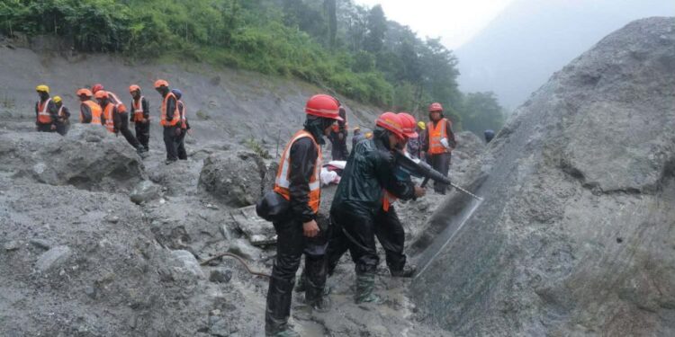 नेपाल में भीषण बाढ़ का कहर, 6 हाइड्रो प्रोजेक्ट्स में 500 से ज्यादा लोग फंसे; सेना का रेस्क्यू ऑपरेशन जारी