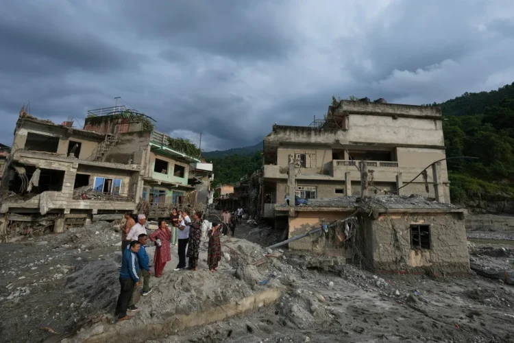 नेपाल में फ्लैश फ्लड से तबाही, 600 के करीब पहुंची मृतकों की संख्या; 2 हजार लोग लापता; पढ़े पूरी खबर।