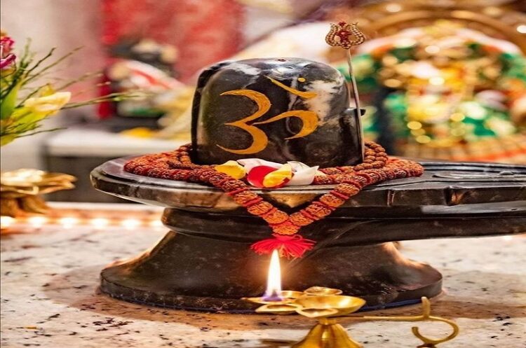 सावन के दूसरे सोमवार पर प्रदोष व्रत का दुर्लभ संयोग, शिवलिंग पर चढ़ाएं ये चीजें