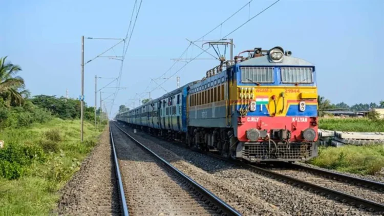 दक्षिण पूर्व मध्य रेलवे ने RRB अभ्यर्थियों को दी बड़ी राहत, 2से 23 अगस्त तक इन ट्रेनों में लगेंगे अतिरिक्त जनरल कोच